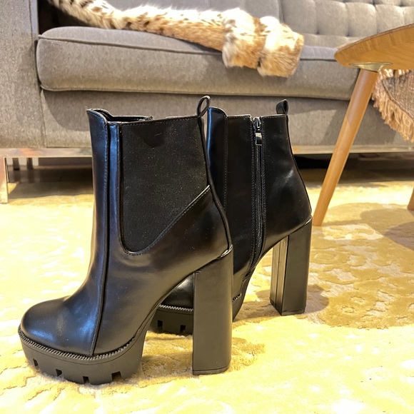 Black Boots - Picture 6 of 6